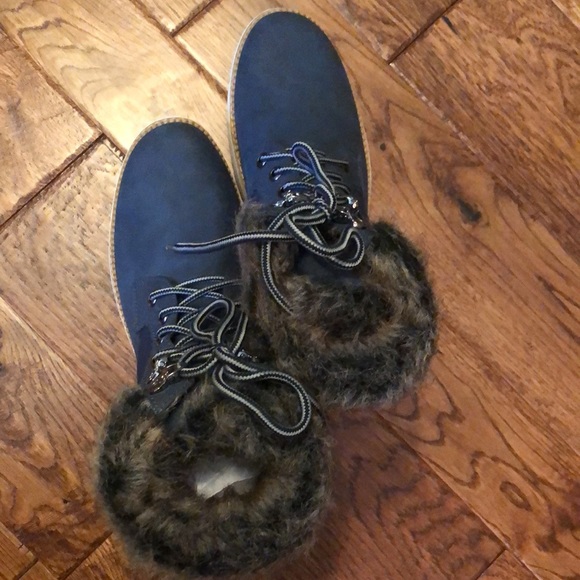 Women’s Journey + Crew navy fur booties size 8 - Picture 2 of 7